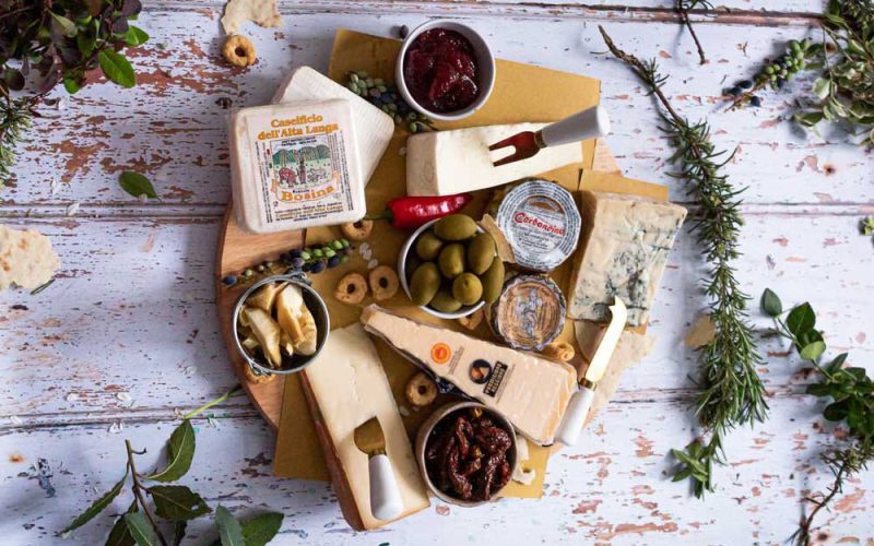 Cheese and olives gastronomica-min