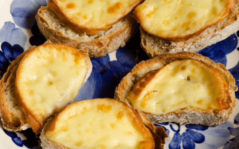 Crostini Con Scamorza
