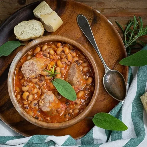 Salsicce e fagioli all Uccelletto